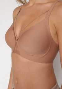 Born2be - Brązowy Biustonosz z Ozdobnymi Paskami Zetessa. Kolor: brązowy. Materiał: jeans. Wzór: paski #4