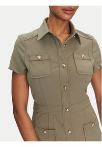 Guess Sukienka koszulowa W5GK70 KCBO2 Khaki Regular Fit. Kolor: brązowy. Materiał: syntetyk. Typ sukienki: koszulowe