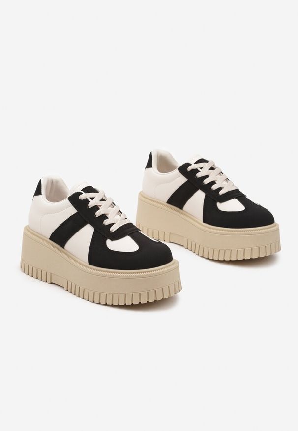Renee - Czarno-Beżowe Sneakersy Typu Tenisówki na Żłobionej Platformie Lorreia. Kolor: czarny. Materiał: jeans. Obcas: na platformie