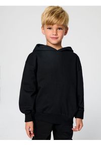 Sinsay - Bluza hoodie basic - czarny. Kolor: czarny