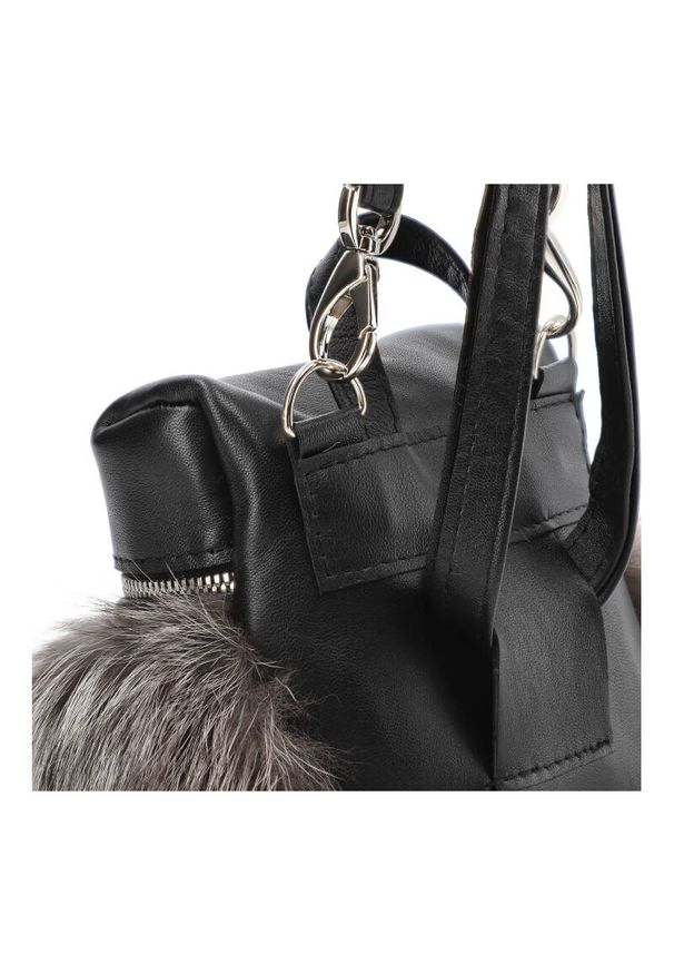 Czarno Szara Elegancka Torebka Luka-Pelli Plecaczek Z Naturalnym Futrem Z Lisa. Kolor: szary. Materiał: futrzane. Styl: elegancki. Rodzaj torebki: przez ramię