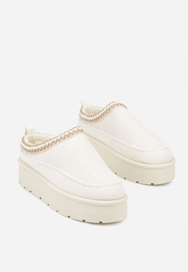 Renee - Beżowe Śniegowce z Futrzanym Ociepleniem na Platformie Reiandea. Kolor: beżowy. Materiał: futro. Obcas: na platformie