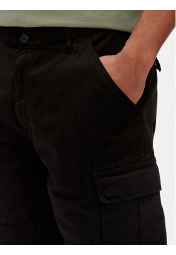 Guess Jeans Szorty materiałowe M5GD45 WGCV1 Czarny Regular Fit. Kolor: czarny. Materiał: bawełna