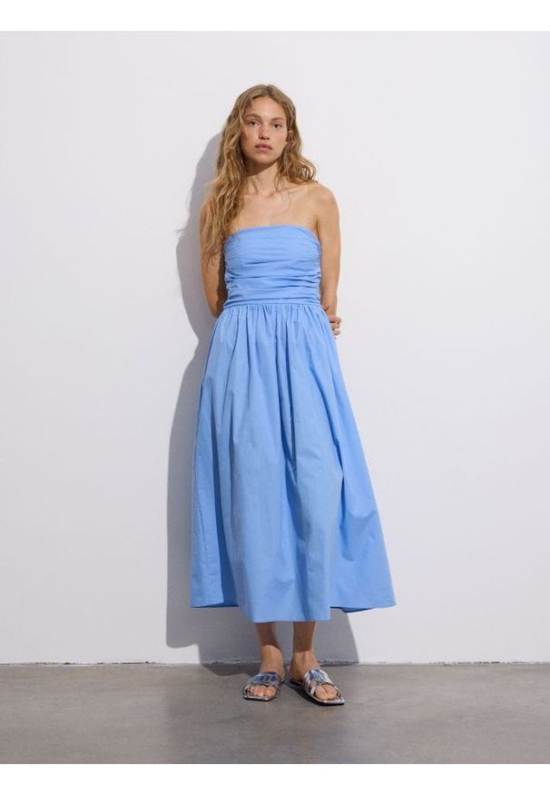 Reserved - Sukienka midi - jasnoniebieski. Kolor: niebieski. Materiał: bawełna. Długość: midi