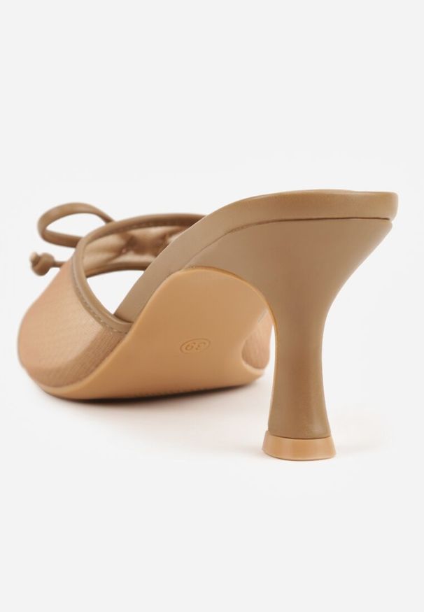 Renee - Ciemnobeżowe Klapki na Szpilce z Siateczkową Cholewką i Kokardą Brefia. Okazja: na co dzień. Kolor: beżowy. Materiał: tiul. Obcas: na szpilce. Styl: casual. Wysokość obcasa: średni