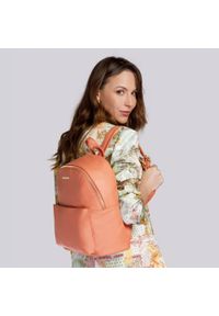 Wittchen - Damski plecak miejski z kolorową podszewką. Kolor: pomarańczowy. Materiał: skóra ekologiczna. Wzór: kolorowy. Styl: wakacyjny, klasyczny #4