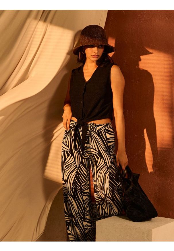 Sinsay - Bluzka koszulowa bez rękawów - czarny. Kolor: czarny. Długość rękawa: bez rękawów