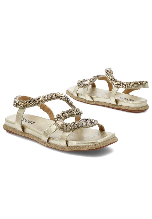 Złote Sandały Artiker Eleganckie Obuwie Damskie Z Motywem Zwierzęcym. Zapięcie: pasek. Kolor: złoty. Materiał: materiał. Wzór: motyw zwierzęcy. Sezon: lato. Styl: elegancki