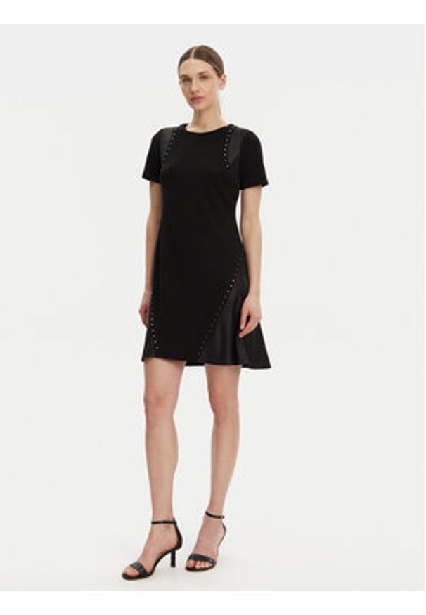 DKNY Sukienka codzienna DD3J1489 Czarny Slim Fit. Okazja: na co dzień. Kolor: czarny. Materiał: syntetyk. Typ sukienki: proste. Styl: casual