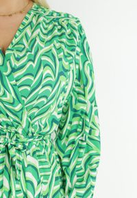 Born2be - Zielona Kopertowa Sukienka Maxi z Wiązanym Paskiem Aprlia. Kolor: zielony. Materiał: materiał, tkanina, wiskoza. Typ sukienki: kopertowe. Długość: maxi #7