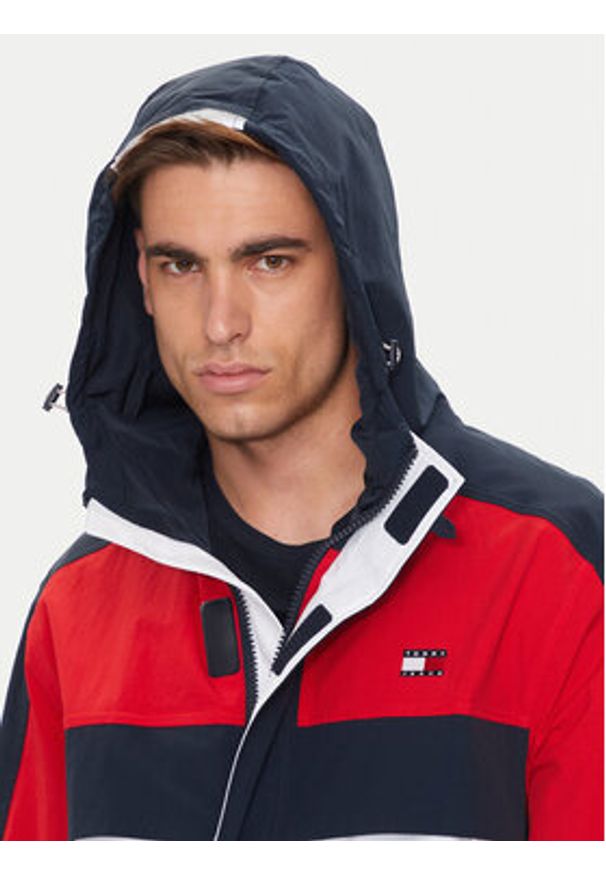 Tommy Jeans Parka Archive DM0DM19477 Czerwony Relaxed Fit. Kolor: czerwony. Materiał: syntetyk