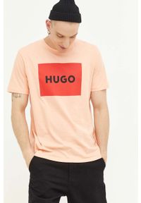 Hugo - HUGO t-shirt bawełniany kolor różowy z nadrukiem. Kolor: pomarańczowy. Materiał: bawełna. Wzór: nadruk