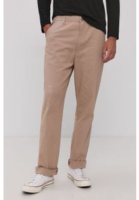 Levi's® - Levi's Spodnie męskie kolor beżowy w fasonie chinos. Okazja: na spotkanie biznesowe. Kolor: beżowy. Materiał: tkanina. Styl: biznesowy