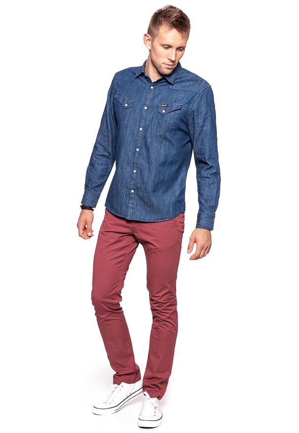 Lee - LEE SPODNIE MĘSKIE CHINO OXBLOOD L768FT58. Materiał: jeans, materiał. Styl: wizytowy, klasyczny, elegancki