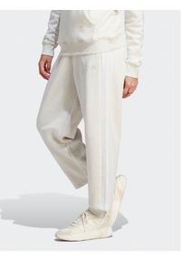 Adidas - adidas Spodnie dresowe Essentials 3-Stripes Open Hem Fleece IM0248 Écru Loose Fit. Materiał: bawełna #1