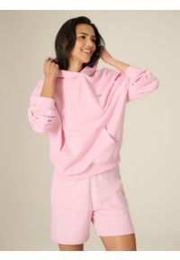 4f - 4F Bluza dresowa loose z kapturem damska - różowa S. Okazja: na co dzień, na spacer. Typ kołnierza: kaptur. Kolor: różowy. Materiał: dresówka. Styl: sportowy, casual #1