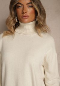 Renee - Jasnobeżowy Golf z Dodatkiem Kaszmiru z Przeszyciami po Bokach Avenella. Okazja: na spotkanie biznesowe. Typ kołnierza: golf. Kolor: beżowy. Materiał: kaszmir. Styl: biznesowy, elegancki, klasyczny #2