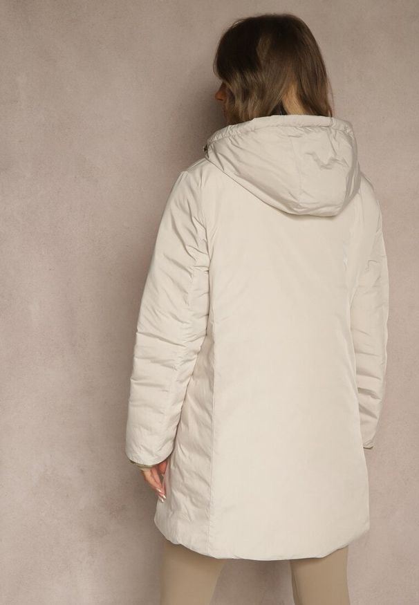 Renee - Jasnobeżowa Dwustronna Kurtka z Kapturem i Pikowanymi Przeszyciami Alirrise. Okazja: na spacer. Typ kołnierza: kaptur. Kolor: beżowy. Materiał: jeans. Wzór: gładki