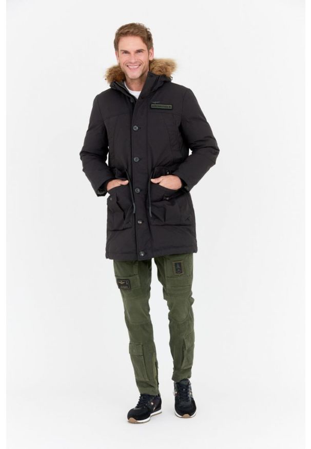 Aeronautica Militare - AERONAUTICA MILITARE Czarna parka męska z futrem jenota, Rozmiar 54. Kolor: czarny. Materiał: futro