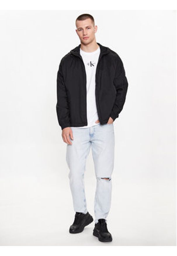 Calvin Klein Jeans Kurtka przejściowa J30J323472 Czarny Regular Fit. Kolor: czarny. Materiał: syntetyk
