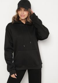 Born2be - Czarna Bluza z Kapturem i Kangurkową Kieszenią Envila. Okazja: na co dzień. Typ kołnierza: kaptur. Kolor: czarny. Materiał: jeans. Styl: casual, elegancki #5