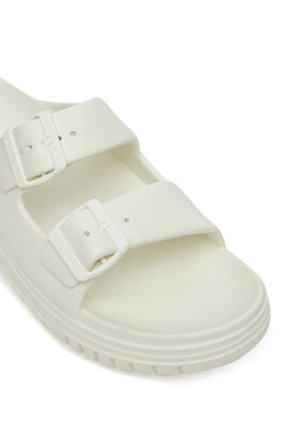 Armani Exchange Klapki XDP043 XV821 00894 Biały. Kolor: biały. Materiał: skóra