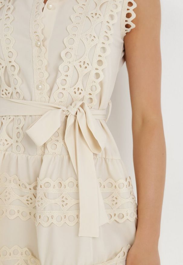 Born2be - Jasnobeżowa Sukienka Lastharpia. Kolor: beżowy. Materiał: koronka, materiał, tkanina. Długość rękawa: bez rękawów. Wzór: koronka, jednolity. Typ sukienki: rozkloszowane. Styl: boho. Długość: mini