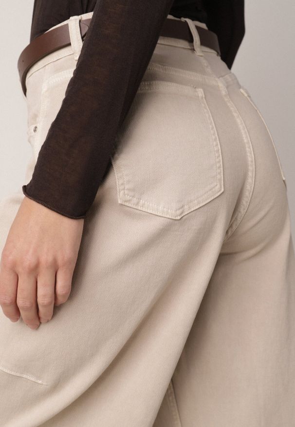 Born2be - Beżowe Bawełniane Jeansy o Kroju Balloon z Wysokim Stanem i Przeszyciami Katameia. Okazja: na co dzień, na spacer. Stan: podwyższony. Kolor: beżowy. Styl: casual