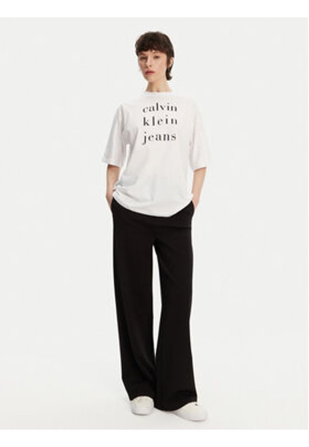 Calvin Klein Jeans T-Shirt LV047B827G Biały Relaxed Fit. Kolor: biały. Materiał: bawełna