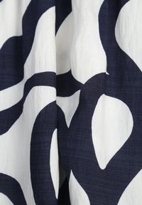 Born2be - Granatowa Wiskozowa Sukienka z Bufiastymi Rękawami w Abstrakcyjny Wzór Tibee. Okazja: na co dzień. Kolor: niebieski. Materiał: wiskoza. Wzór: nadruk. Typ sukienki: proste. Styl: wakacyjny, casual, elegancki #3