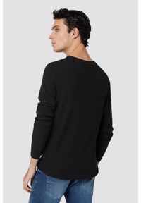 Guess - GUESS Czarny sweter męski Davin Cn Ls, Rozmiar XXL. Kolor: czarny. Materiał: bawełna. Długość rękawa: długi rękaw. Długość: długie. Wzór: bez wzorów. Styl: elegancki, klasyczny #4