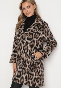Born2be - Brązowy Dwurzędowy Płaszcz w Panterkę z Wsuwanymi Kieszeniami Niathriel. Okazja: na co dzień. Kolor: brązowy. Długość rękawa: długi rękaw. Długość: długie. Wzór: motyw zwierzęcy. Styl: wizytowy, klasyczny, casual #1