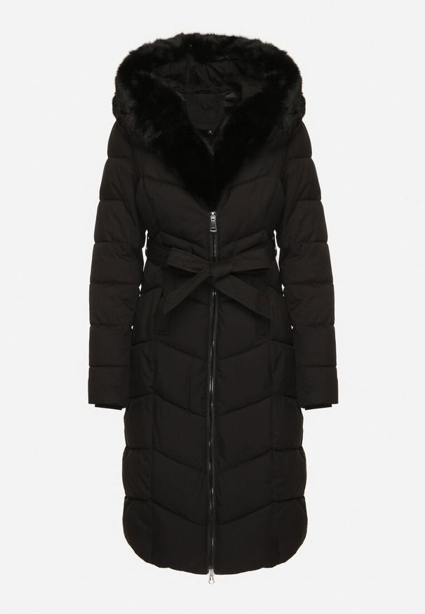 Born2be - Czarna Pikowana Kurtka z Futerkowym Obszyciem i Paskiem Samiria. Okazja: do pracy, na co dzień, na spotkanie biznesowe. Kolor: czarny. Materiał: dzianina, jeans, futro, poliester. Styl: casual, klasyczny, biznesowy