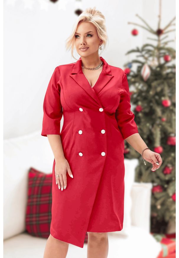 Moda Size Plus Iwanek - Elegancka żakietowa sukienka Chloe w czerwonym kolorze PLUS SIZE XXL JESIEŃ. Okazja: na randkę, na komunię, na spotkanie biznesowe, na wesele, na ślub cywilny, do pracy. Typ kołnierza: dekolt kopertowy. Kolekcja: plus size. Kolor: czerwony. Materiał: poliester, materiał, elastan, tkanina. Sezon: jesień. Typ sukienki: dla puszystych. Styl: elegancki
