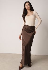 Born2be - Brązowa Satynowa Spódnica Maxi Shapas. Stan: podwyższony. Kolor: brązowy. Materiał: satyna #4