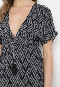 Born2be - Czarna Sukienka Mini o Kroju Nietoperza z Dekoltem V z Troczkami Ainella. Kolor: czarny. Styl: elegancki. Długość: mini #5