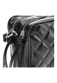 Torebka damska Filippo, pikowana z podwójną komorą na zamek, czarna, TD03354/22 BK. Kolor: czarny. Wzór: aplikacja. Materiał: pikowane. Styl: wizytowy, elegancki #4