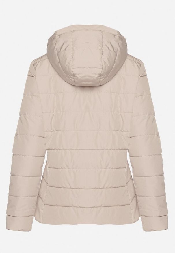 Born2be - Ciemnobeżowa Przejściowa Kurtka z Pikowanymi Przeszyciami i Odpinanym Kapturem Olunea. Okazja: na co dzień, na spacer. Kolor: beżowy. Materiał: poliester, jeans. Styl: casual, elegancki