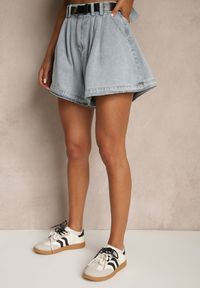 Renee - Jasnoniebieskie Szorty z Bawełny High Waist Ozdobione Paskiem Saromine. Okazja: na co dzień. Stan: podwyższony. Kolor: niebieski. Materiał: bawełna. Wzór: aplikacja. Styl: casual