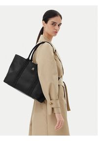 TOMMY HILFIGER - Tommy Hilfiger Torebka Th Logotape Tote AW0AW17198 Czarny. Kolor: czarny. Materiał: skórzane #5