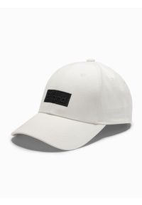 Ombre Clothing - Męska czapka bejsbolówka z daszkiem i prostokątną naszywką – kremowa V2. Kolor: kremowy. Materiał: bawełna. Wzór: aplikacja. Styl: klasyczny, sportowy, casual, elegancki #5