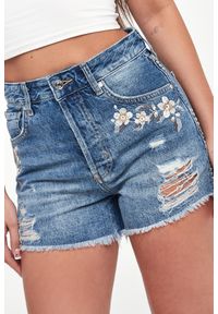 Liu Jo - Szorty damskie jeansowe z haftem LIU JO. Materiał: jeans. Wzór: haft #3