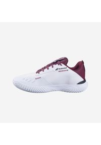 Buty tenisowe męskie Babolat SFX EVO na każdą nawierzchnię. Zapięcie: pasek. Kolor: czarny, czerwony, szary, wielokolorowy. Materiał: kauczuk. Szerokość cholewki: normalna. Wzór: paski. Sport: tenis