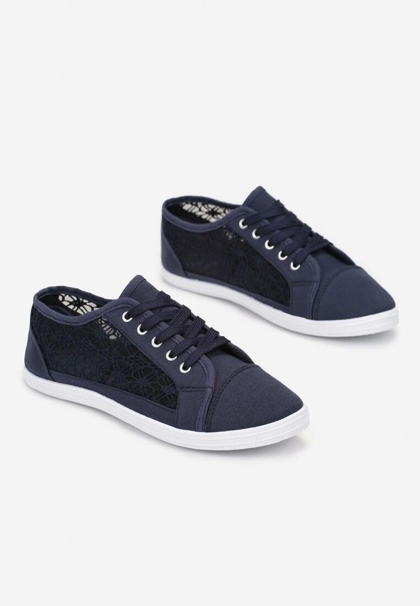 Renee - Granatowe Tenisówki z Ażurowymi Wstawkami Po Bokach Salessa. Okazja: na co dzień. Kolor: niebieski. Materiał: jeans. Wzór: ażurowy. Sezon: lato, wiosna. Styl: casual