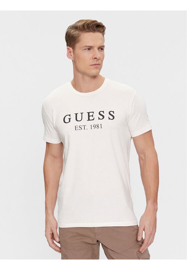 Guess T-Shirt U4RI22 K6YW0 Biały Regular Fit. Kolor: biały. Materiał: bawełna