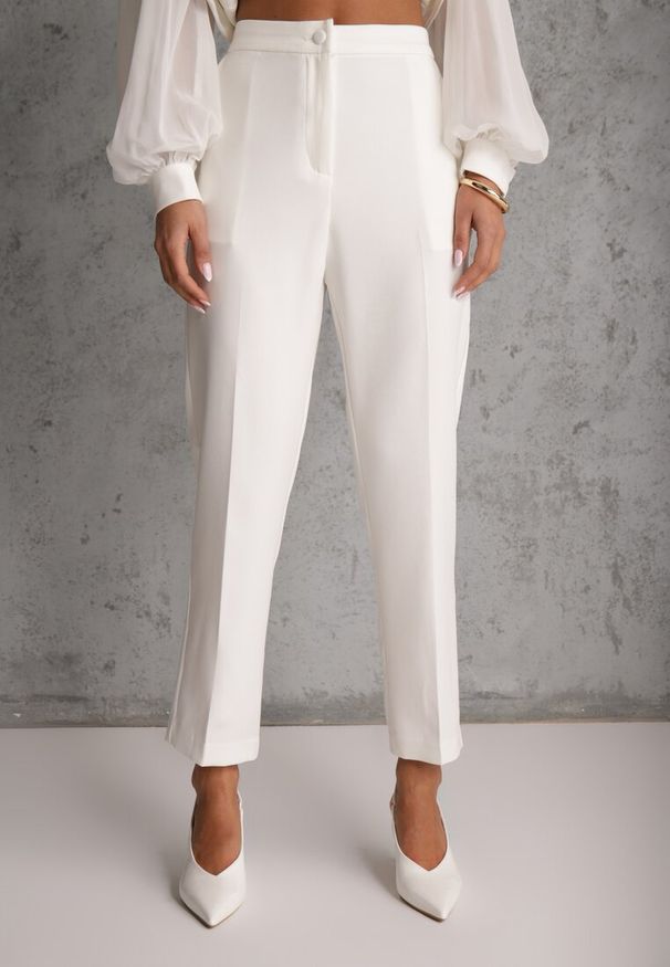 Renee - Białe Klasyczne Spodnie VICES Garniturowe High Waist Dimaia. Okazja: na komunię, na co dzień, na imprezę, do pracy, na spotkanie biznesowe. Stan: podwyższony. Kolor: biały. Styl: klasyczny
