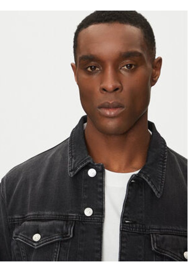 Calvin Klein Jeans Kurtka jeansowa J30J327589 Szary Slim Fit. Kolor: szary. Materiał: bawełna
