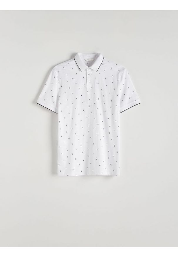 Reserved - Koszulka polo regular z mikroprintem - biały. Typ kołnierza: polo. Kolor: biały. Materiał: bawełna, dzianina