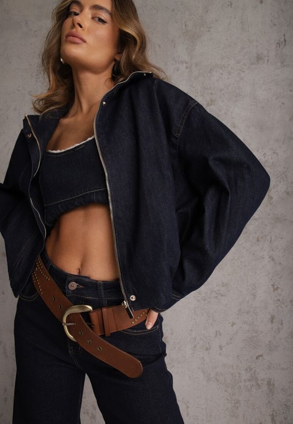 Renee - Granatowa Przejściowa Kurtka Jeansowa Balloon z Bawełny z Kołnierzykiem Abijena. Kolor: niebieski. Materiał: bawełna, jeans. Wzór: koronka. Styl: elegancki, wizytowy