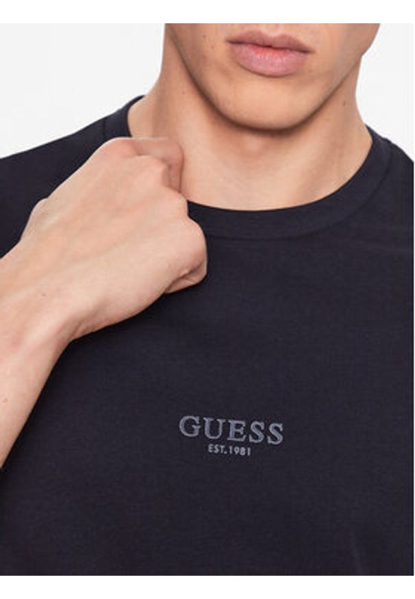 Guess T-Shirt M2YI72 I3Z14 Granatowy Slim Fit. Kolor: niebieski. Materiał: bawełna